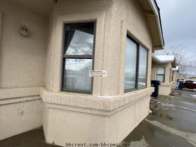 Building Photo - 8132 E Lakeshore Dr