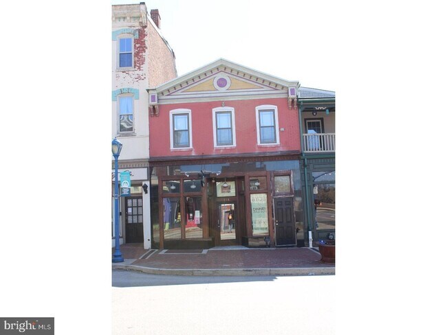 Building Photo - 258 Bridge St