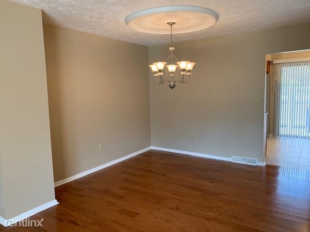 Building Photo - 3 br, 2.5 bath Townhome - 104 Williamsburg Ln