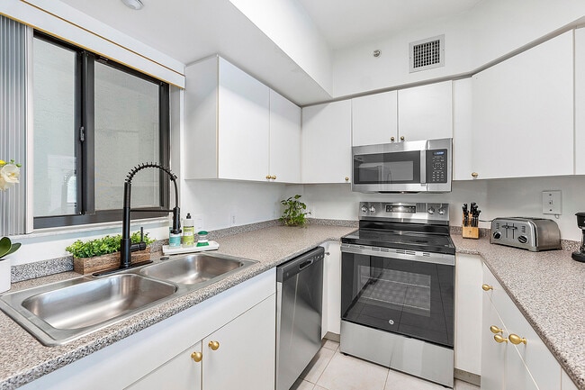 Foto del edificio - 2105 Lavers Cir