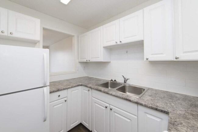 Photo du bâtiment - International Ave Apartments