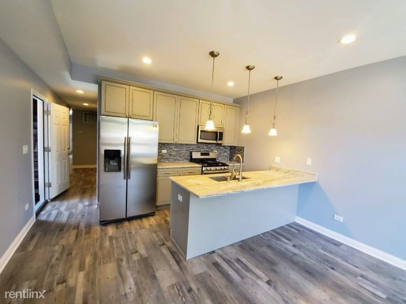 Primary Photo - 3 br, 2 bath Apartment - 2711 W Polk St