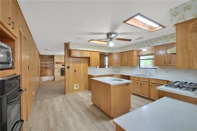 Building Photo - 16029 Dessau Rd