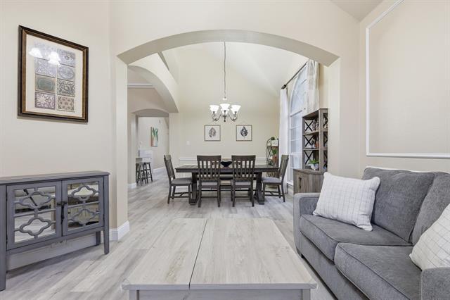 Foto del edificio - 2122 Trickling Creek Dr