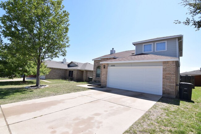 Foto del edificio - 2202 Price Dr