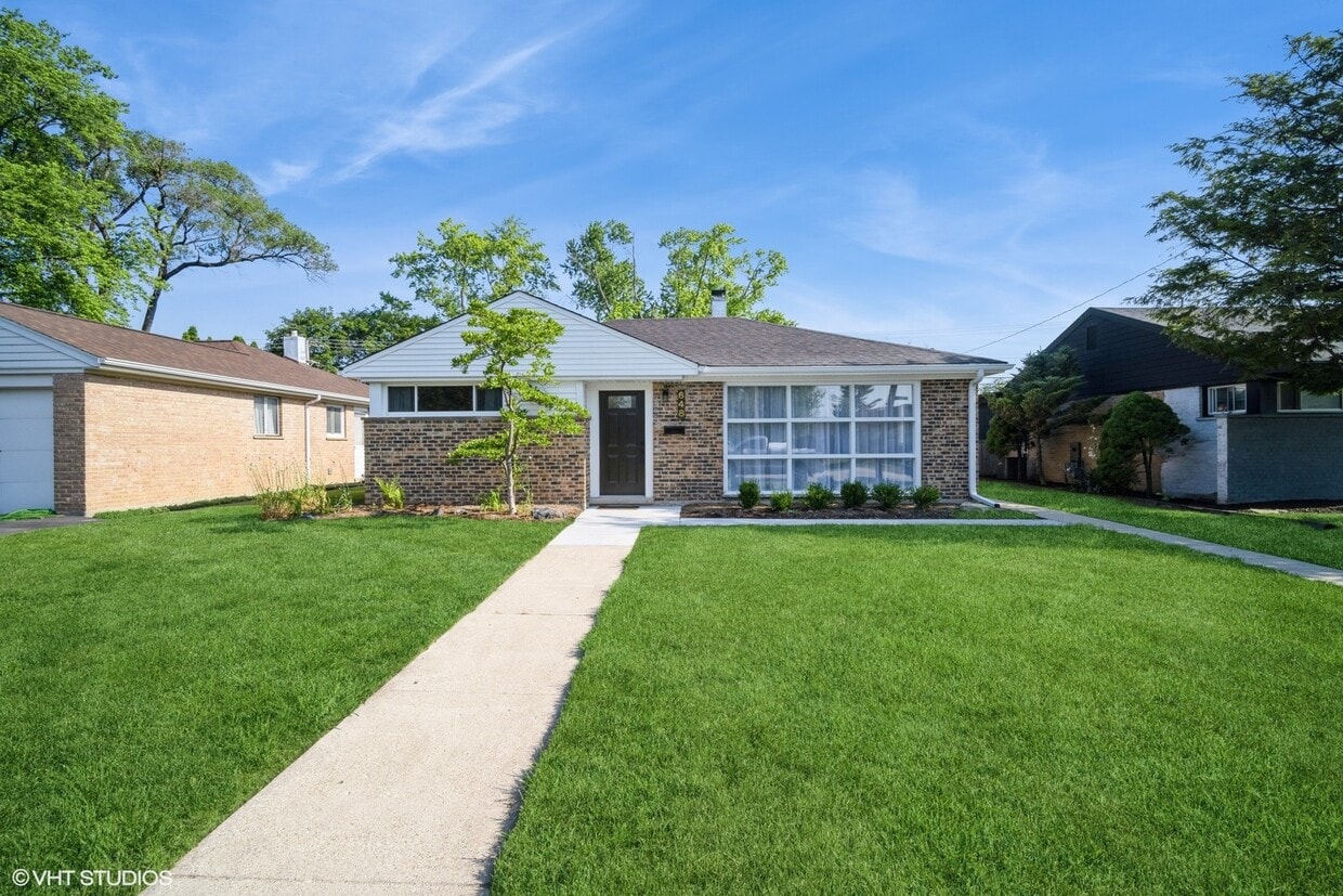 Primary Photo - 648 Oakwood Ct