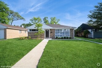 Building Photo - 648 Oakwood Ct