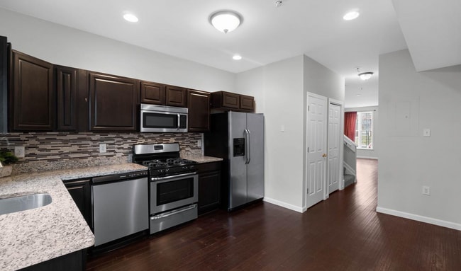 Large Kitchen - 139 W Hamburg St