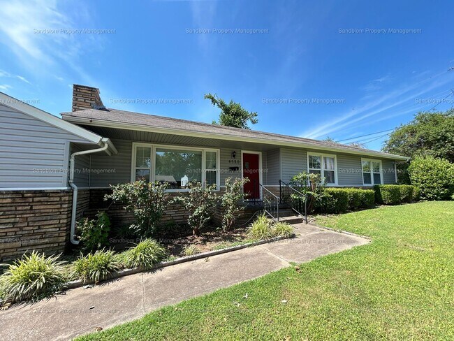 Foto del edificio - FOR LEASE | Mid-town Tulsa | 3 Bed, 2 Bath...