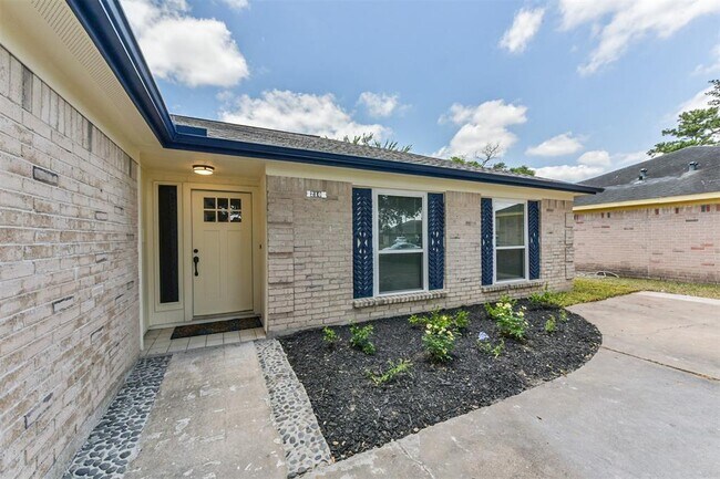 Building Photo - 210 Gentilly Dr