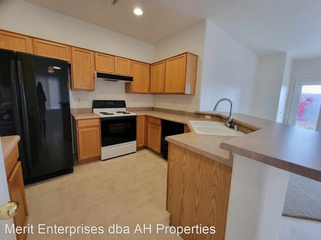 Building Photo - 4 br, 2 bath House - 3659 S JOSHUA TREE LN