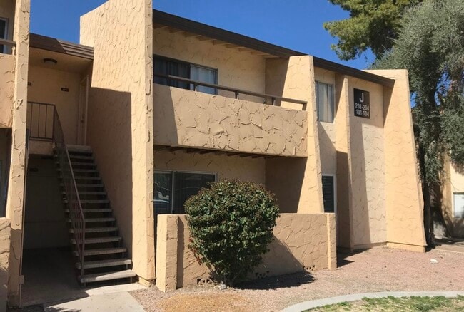 Building Photo - 8055 E Thomas Rd