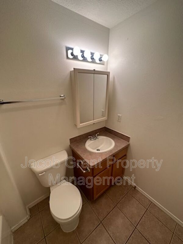 1378 Curlew Dr Unit 248, Ammon, ID 83406 Condo for Rent in Ammon, ID