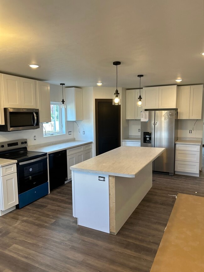 Kitchen - 203 Highview Rd