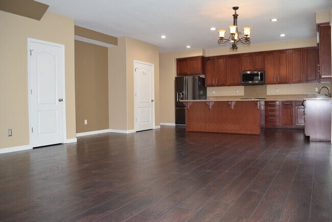 Building Photo - 5225 Sun Chaser Way