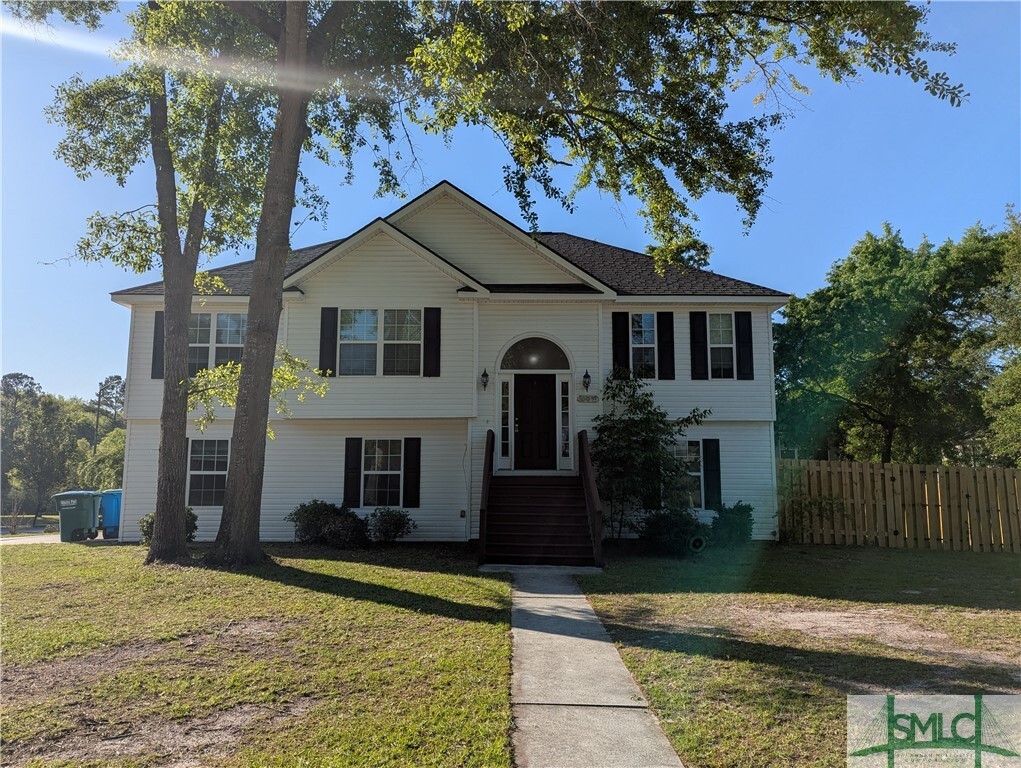 Foto principal - 301 Aspen Dr