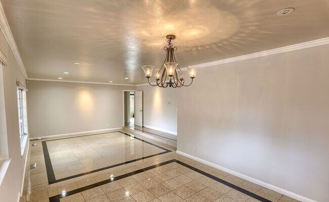 Building Photo - 6705 Trinidad Dr