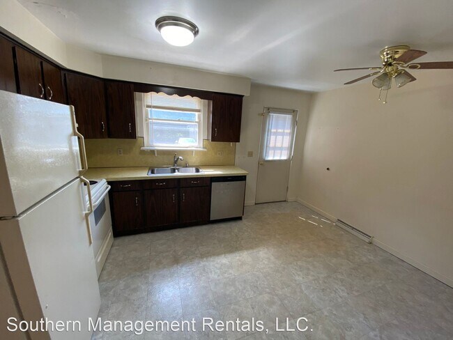 Building Photo - 2 br, 1.5 bath House - 160 Oak Manor Dr