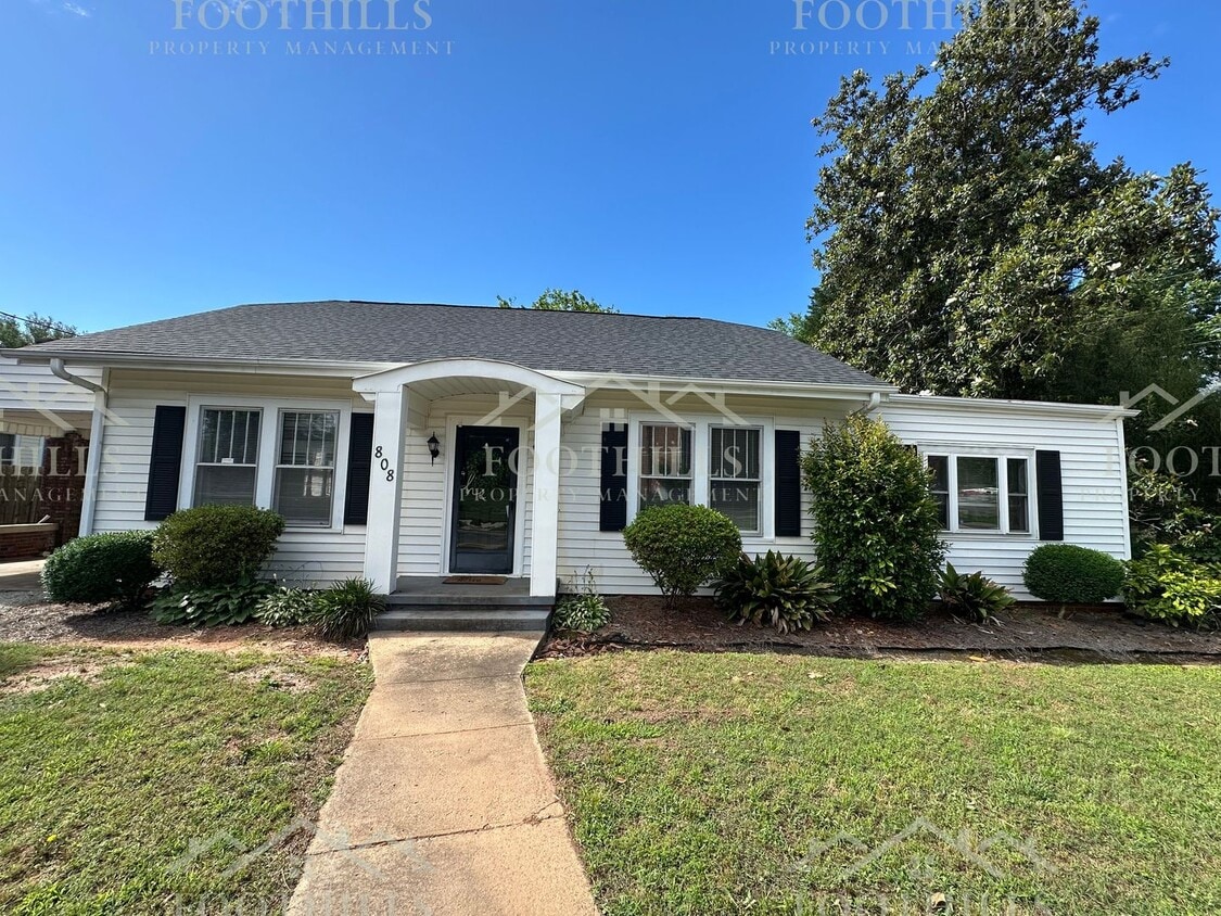 Foto principal - 3 Bedrooms | 2 Bathrooms | Near Anderson U...