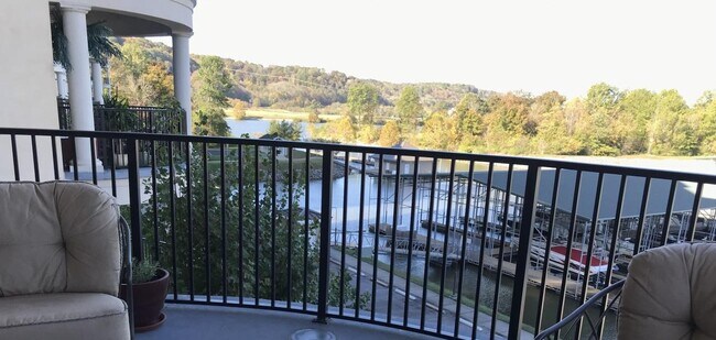 Foto del edificio - 400 Warioto Way