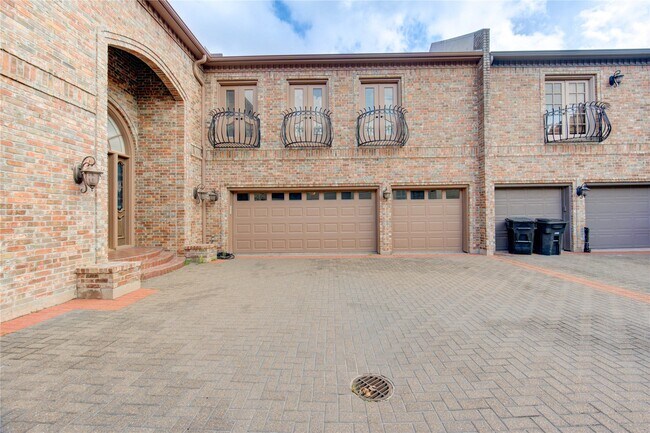 Building Photo - 2510 Potomac Dr
