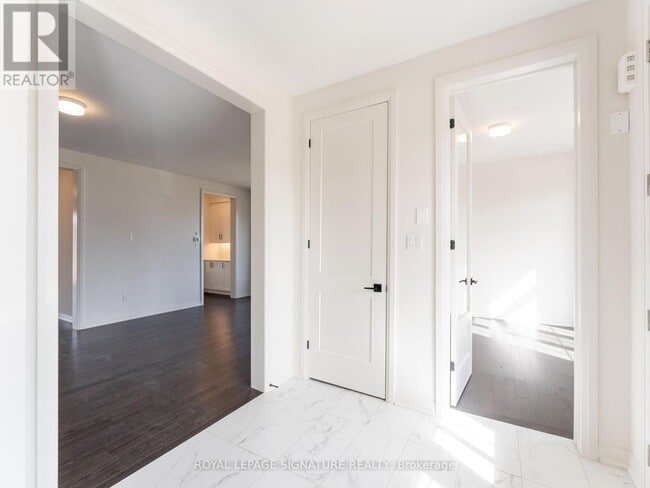 Building Photo - 4 Mayflower Gdn