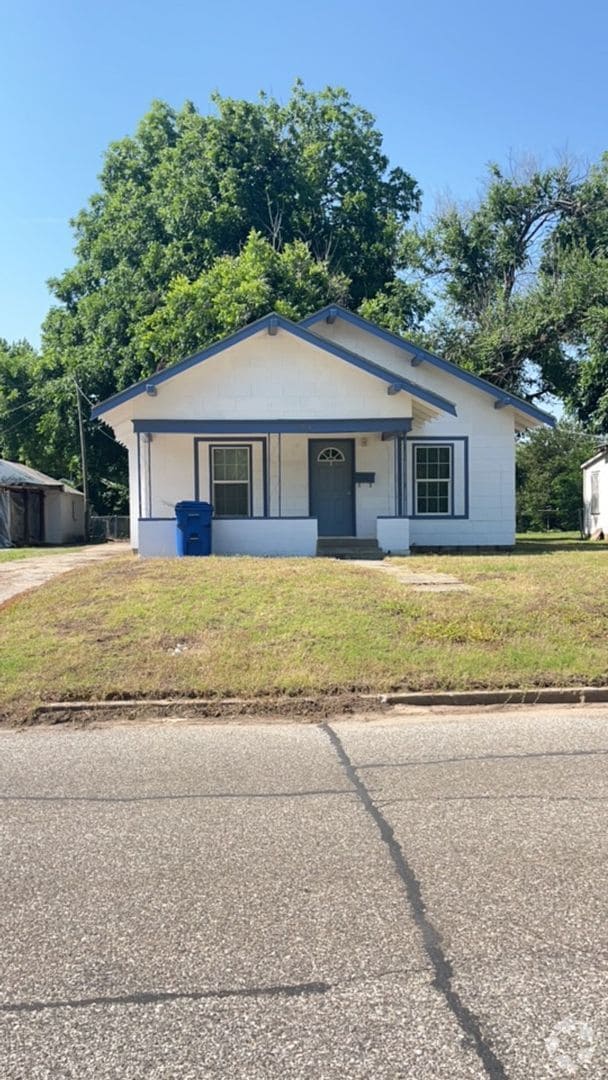 Building Photo - 1511 W Elm Ave