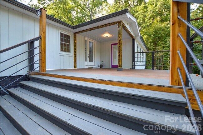 Foto del edificio - 5821 Hornet Dr