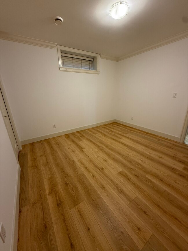 Building Photo - 2806 12th Av W