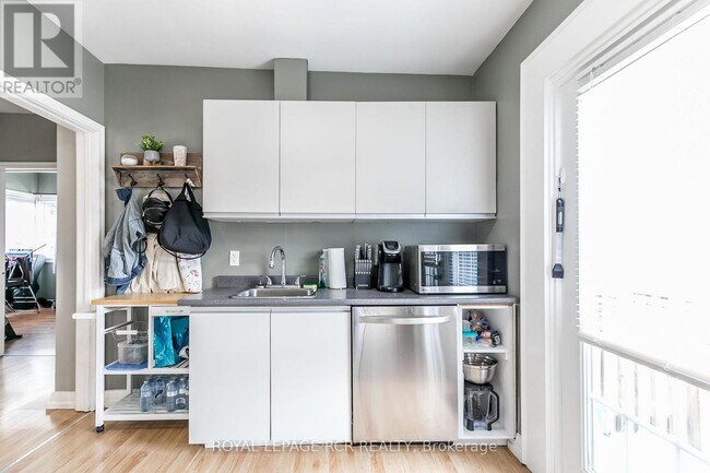 Building Photo - 22 Centre St