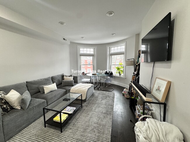 Building Photo - 7 Strathmore Rd