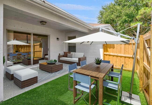 Foto del edificio - 9240 Roan Ln