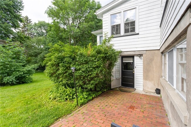 Building Photo - 1363 Highland Ave