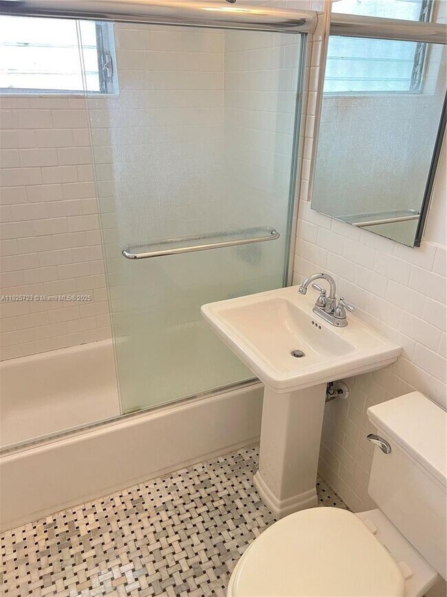 Foto del edificio - 550 NE 76th St