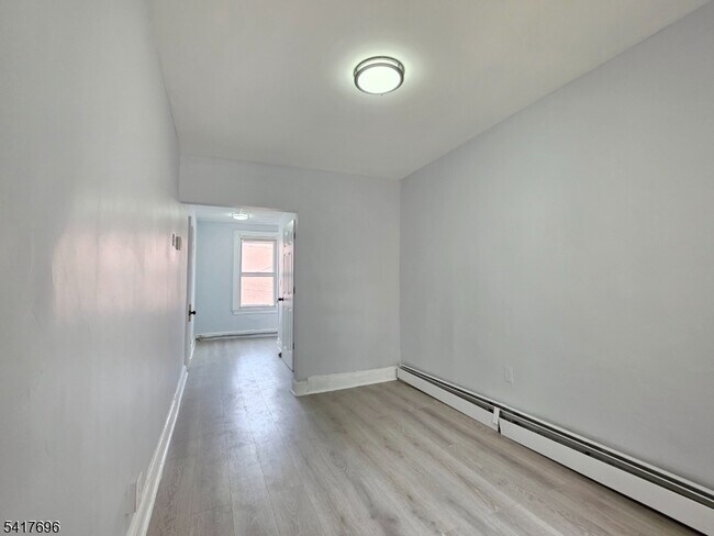 Foto del edificio - 8 Lincoln Ave