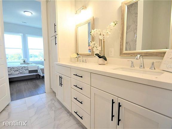 Foto del edificio - 2 br, 2 bath Condo - 4507 East Martin Luth...