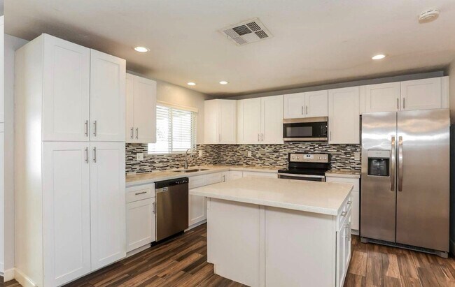 Foto del edificio - 6103 S Parkside Dr