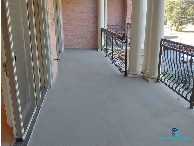 Foto del edificio - Stunning Penthouse Unit with Beautiful Views available for Rent!