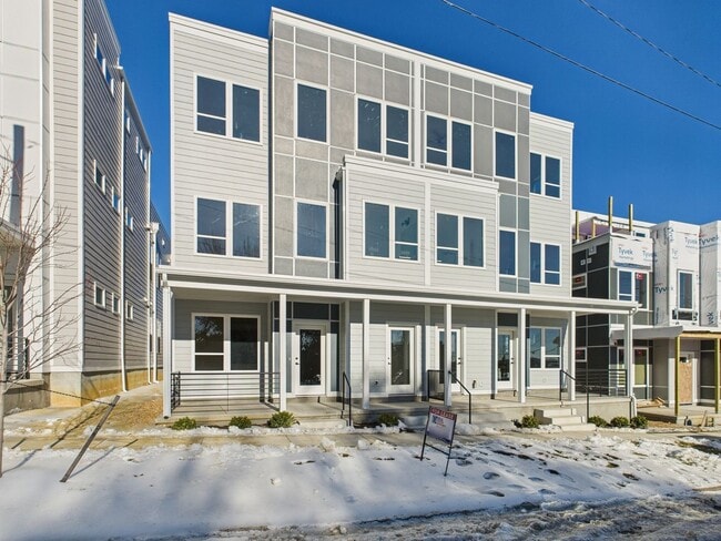 Building Photo - 907 Bainbridge St