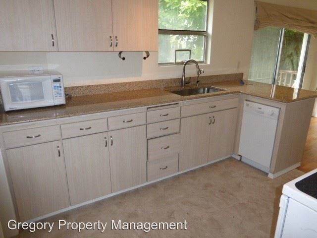 Building Photo - 3 br, 1.5 bath House - 12455 NE 75th St