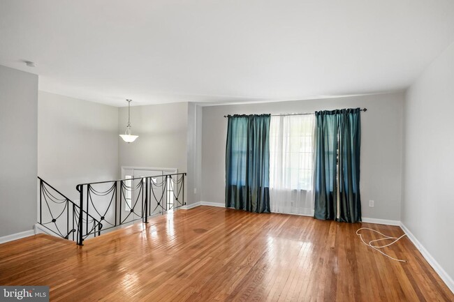 Building Photo - 1767 Longfellow Dr