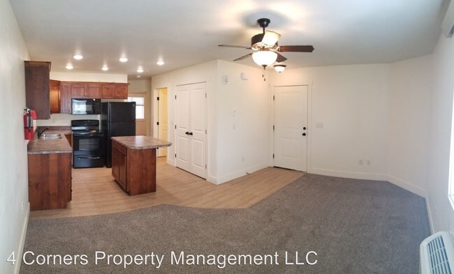 Foto del edificio - 894 Everett Pl