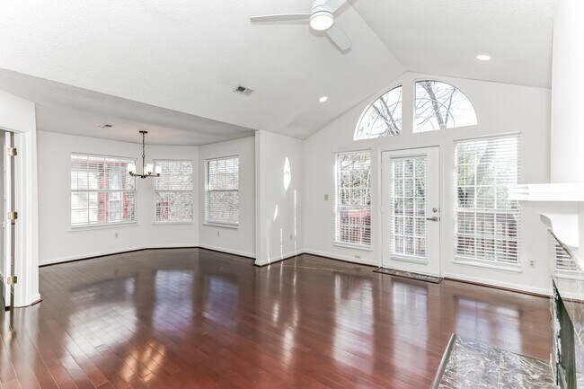 Building Photo - 612 Cypress Pointe St