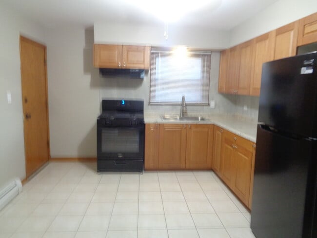 Building Photo - 10533 Parkside Ave