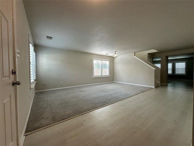 Building Photo - 318 Remington Heights Dr