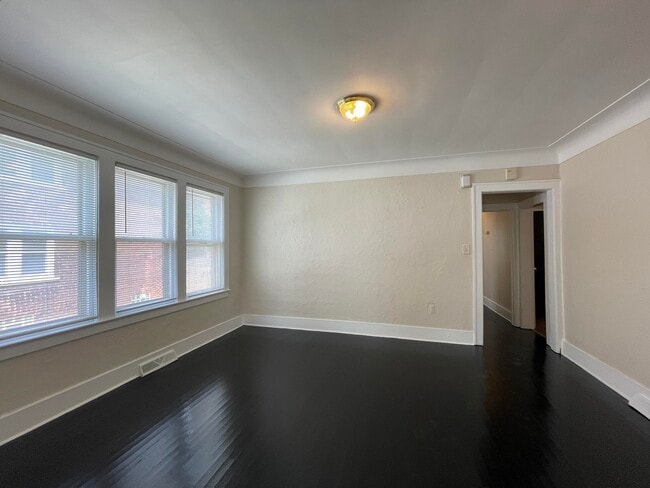 Foto del edificio - 4708 Lakewood St