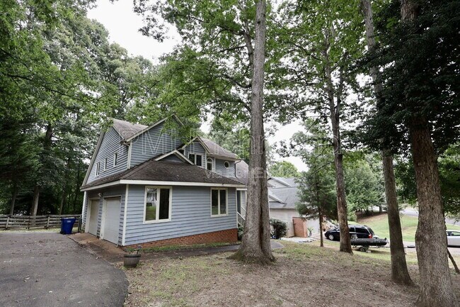 Foto del edificio - 11418 Hardwood Dr