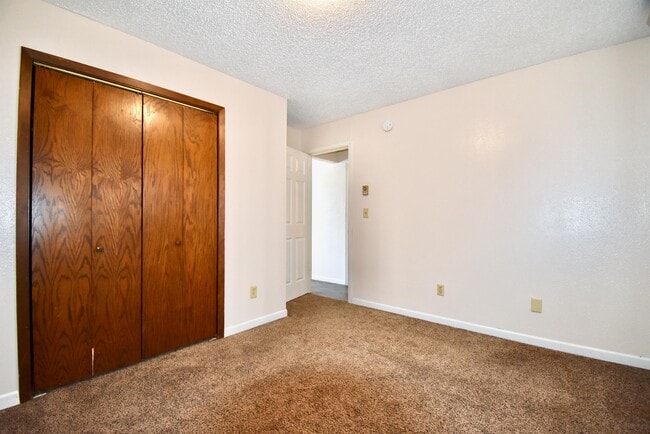 Building Photo - 803 8th St N