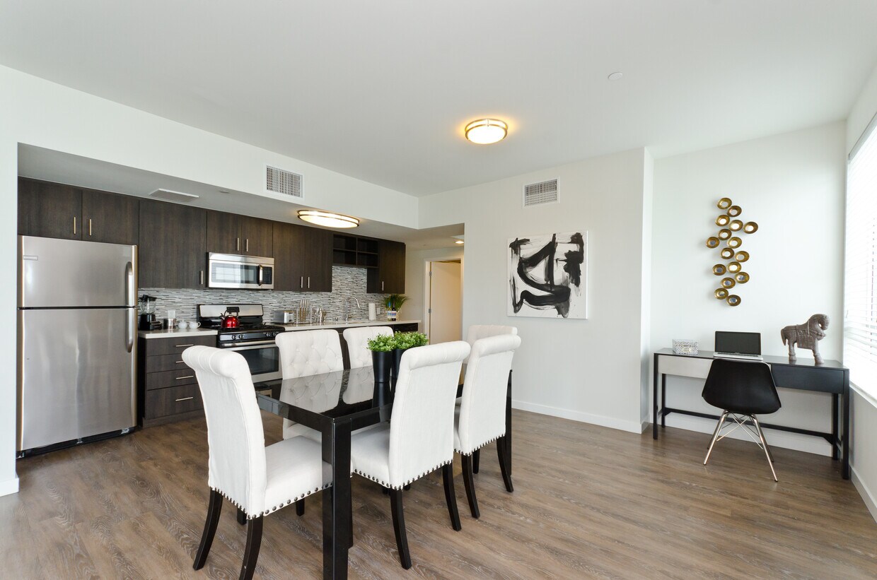 Foto principal - 1356 Flower St