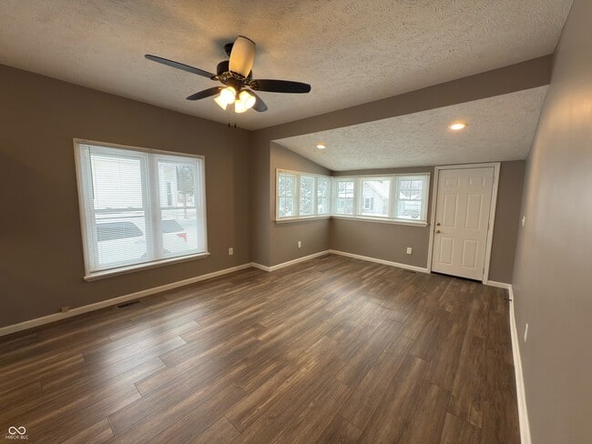 Building Photo - 603 N Columbia St